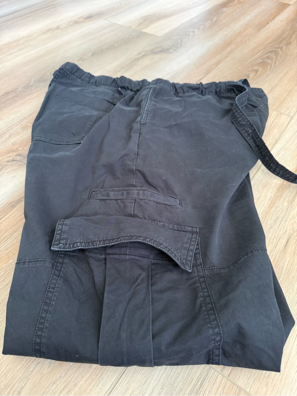 GAP Black Cargo Pants - Casual Utility Style